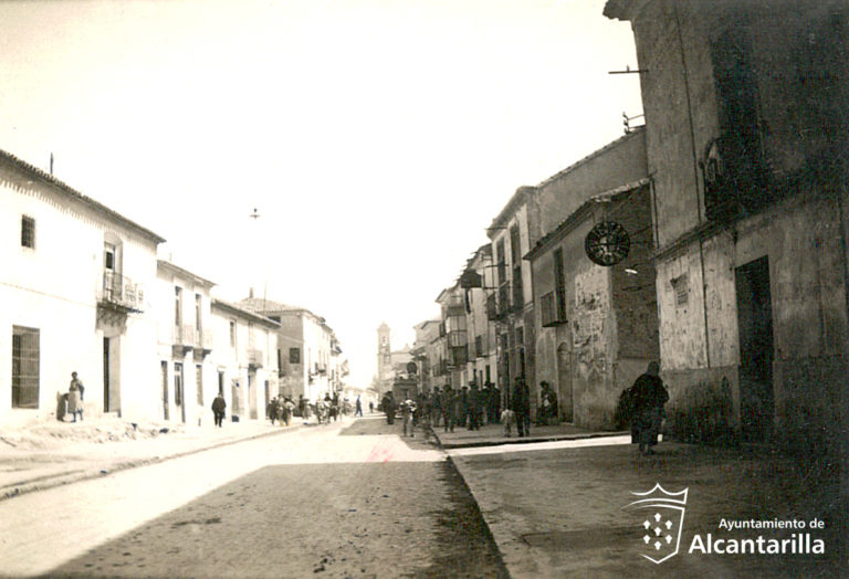 Al fondo, la torre de la antigua iglesia de San Pedro.
Años 30. Archivo Municipal de Alcantarilla.
Colección de Francisco Marín.